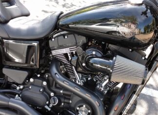 Cómo instalar un cargador USB en una Harley Davidson Sportster